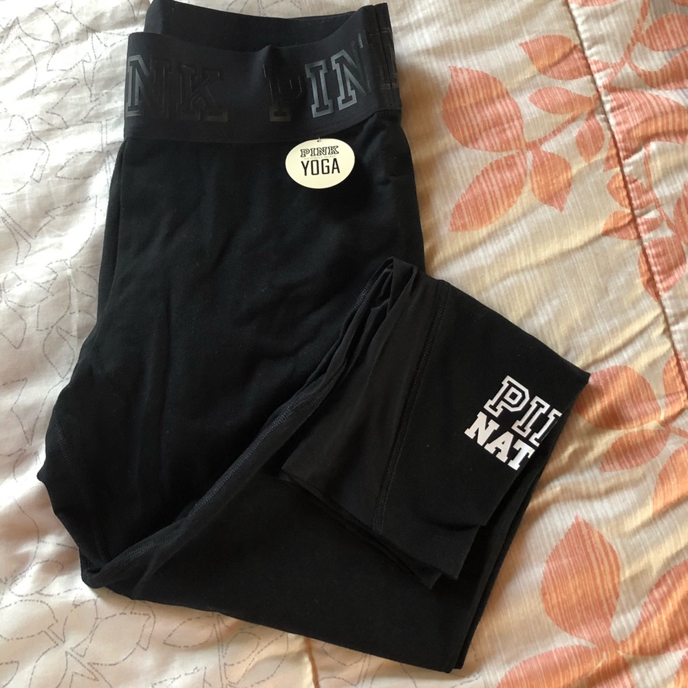 Victoria’s Secret Pink cropped yogas